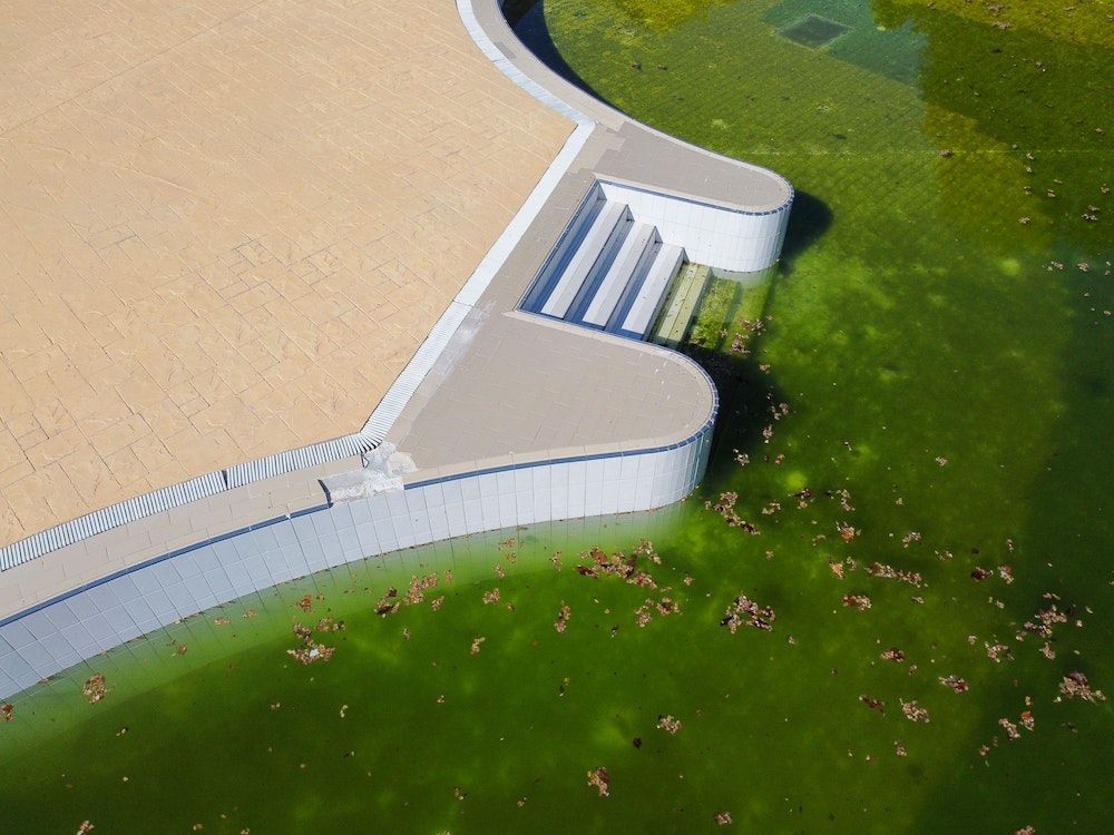 Abri de piscine : un atout esthétique et sécuritaire pour votre espace aquatique